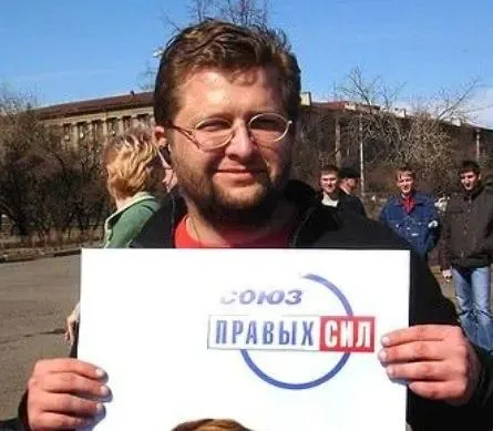 Юрист обратился с заявлением о снятии политической силы с предстоящих выборов; дело связано с прошлой избирательной активностью и проверками регистрации кандидатов.
