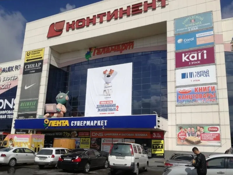 Муниципальный центр для подростков откроется в торговом центре Новосибирска и может стать образцом для региона; открытие намечено на конец 2026 года.