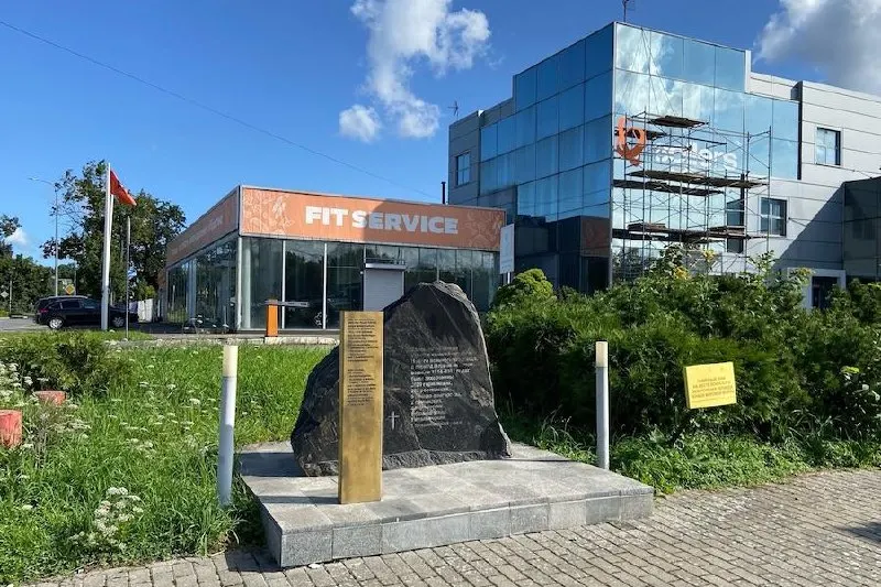 После распоряжения губернатора привести мемориал к порядку на месте бывшего кладбища не зафиксировано признаков работ по благоустройству.