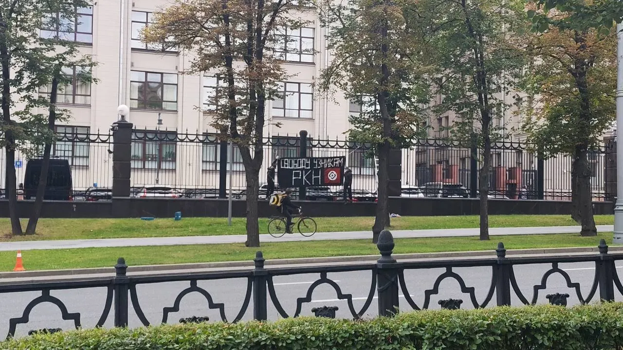 Акция поддержки задержанных активистов по делу о хулиганстве прошла в столице.