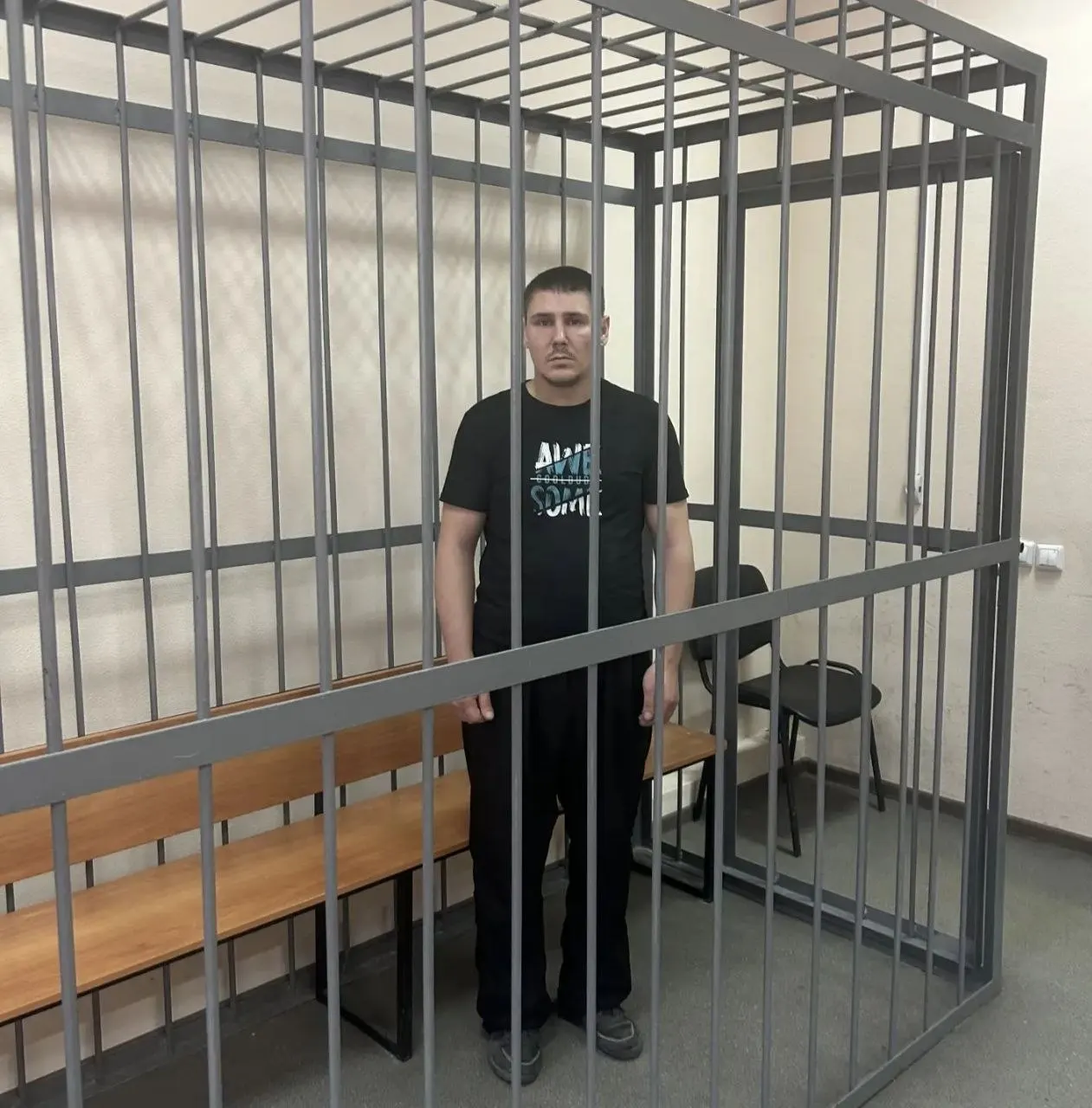 По версии следствия, 28 июля мужчина несколько раз выстрелил из пневматического оружия в ребёнка; его заключили под стражу до 29 сентября и возбудили уголовное дело.