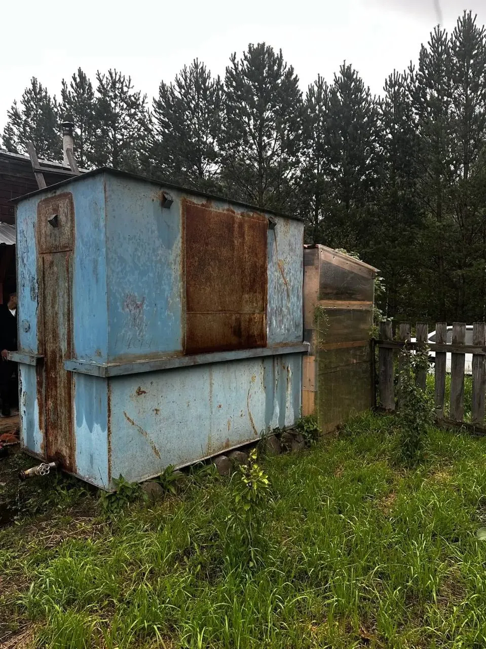 Двухлетний мальчик утонул на дачном участке под Зеленогорском после того, как забрался на лестницу к баку с водой; по факту гибели возбуждено уголовное дело.