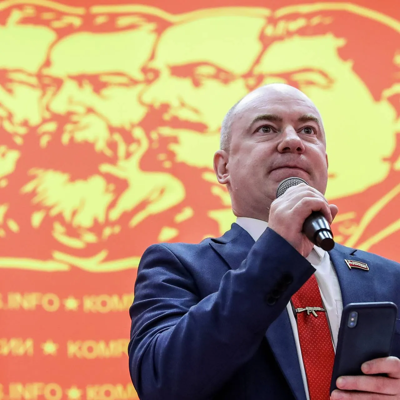 Коммунист Сергей Малинкович предложил переименовать боулинг в «Богатыря» и изменить кегли на «крестоносцев», заявляя о патриотическом воспитании молодежи.