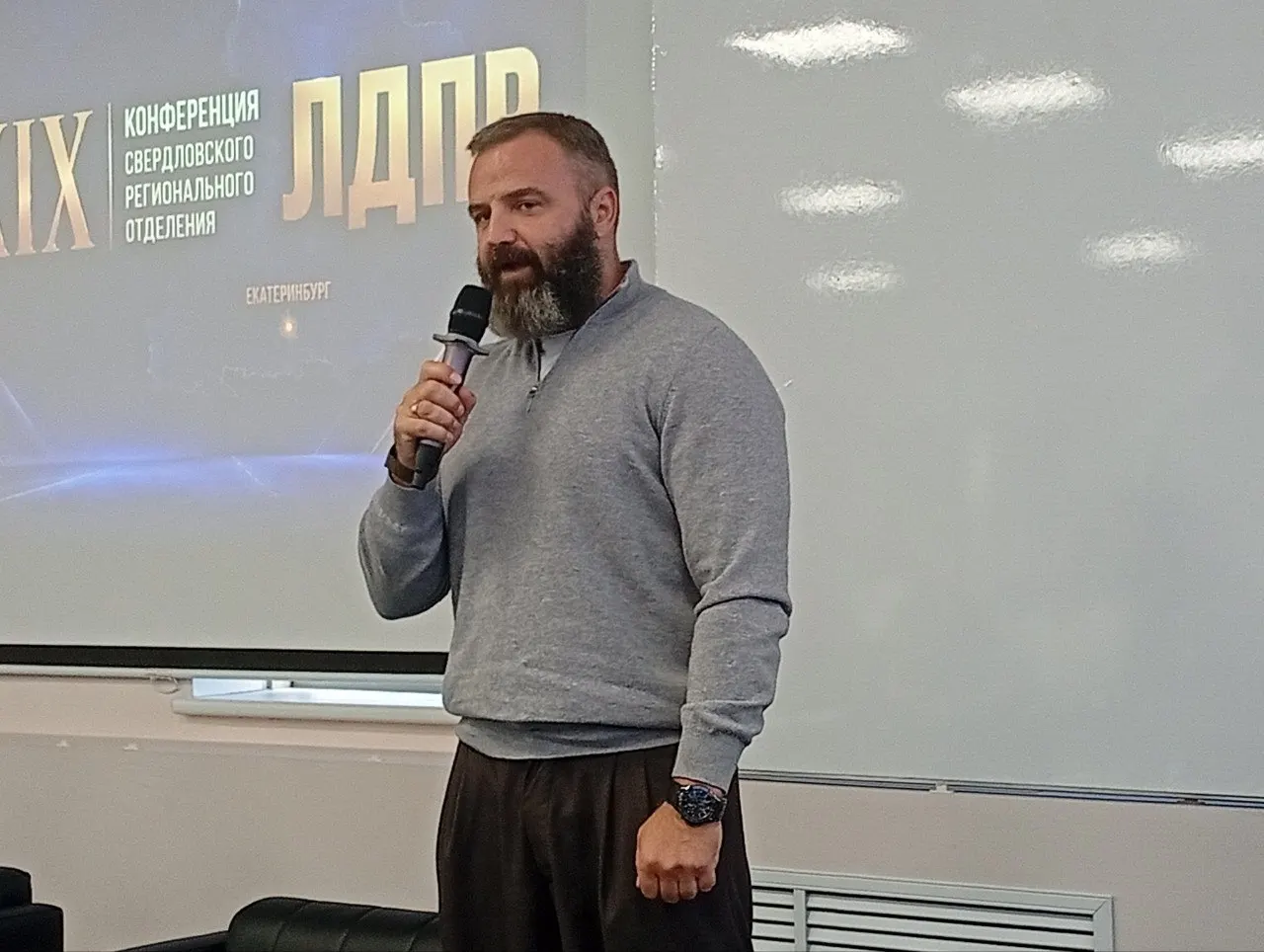 Партия объясняет политический выбор и критикует стратегию соперников на выборах в Свердловской области.