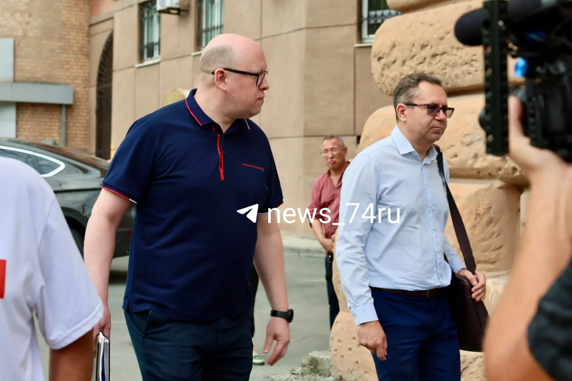 Перед началом заседания по делу бывшего министра дорожного хозяйства и транспорта Челябинской области произошла эвакуация посетителей; силовые структуры контролировали вход, арестА Нечаева продлен.