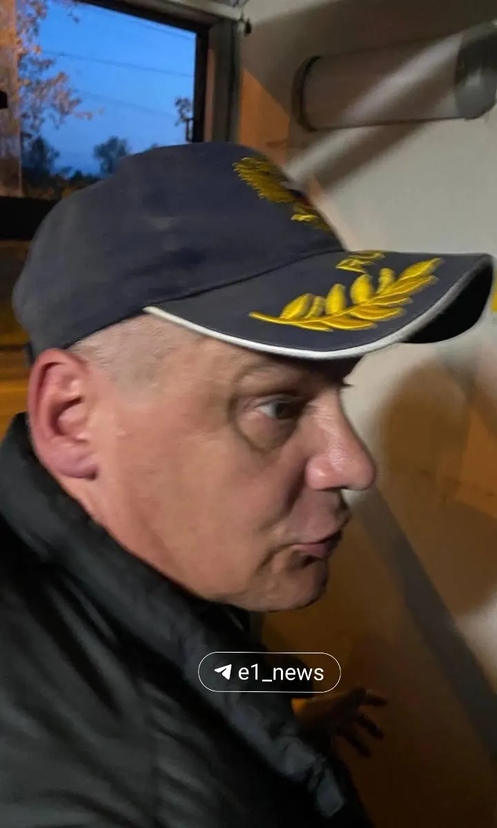 На автостанции под Сысертью произошёл конфликт: мужчина в форме охраны толкнул женщину, схватил за лицо и нанес удар. Пострадавшая планирует обратиться в полицию и проконсультироваться с юристом.