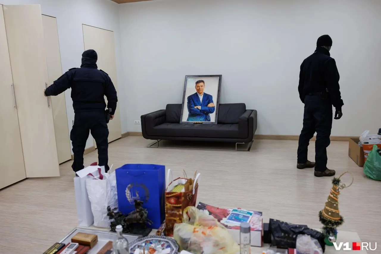 Экс-депутат Волгоградской облдумы обжаловал решение о выплате государству 164 млн рублей, полученных с нарушением антикоррупционного законодательства; арест на недвижимость снят, дата апелляции пока не назначена.