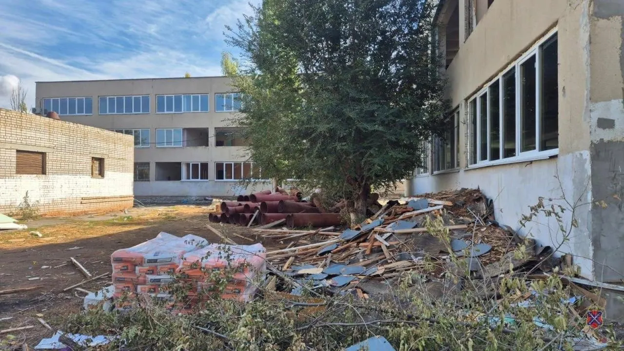После ареста подрядчика и срывов торгов продолжается поиск нового исполнителя для завершения капремонта школы №32 в Волжском.