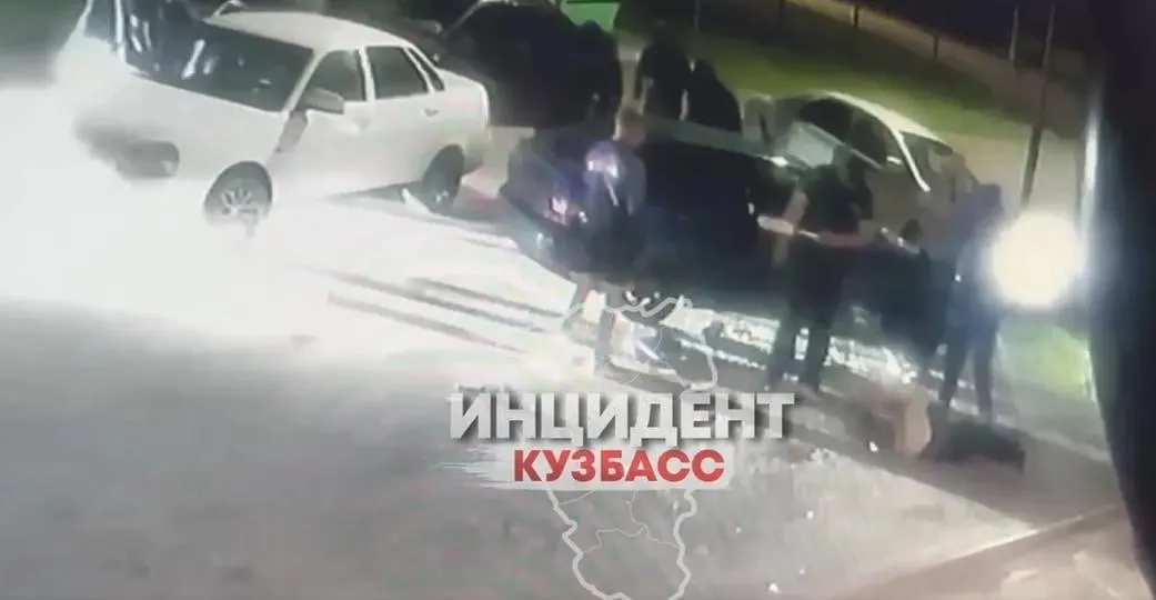 Мужчина пострадал от удара в селе; он обвинил полицию в сговоре с нападавшими, однако позже выяснилось, что виновниками стали родственники потерпевшего.