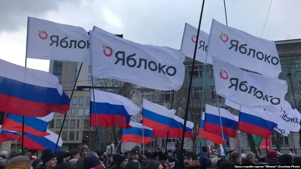 За пределами России запущена кампания в поддержку партии на предстоящих выборах. В ней участвуют политики, журналисты и правозащитники, подчеркивается право граждан агитировать за любую политическую силу и мирное решение конфликта.