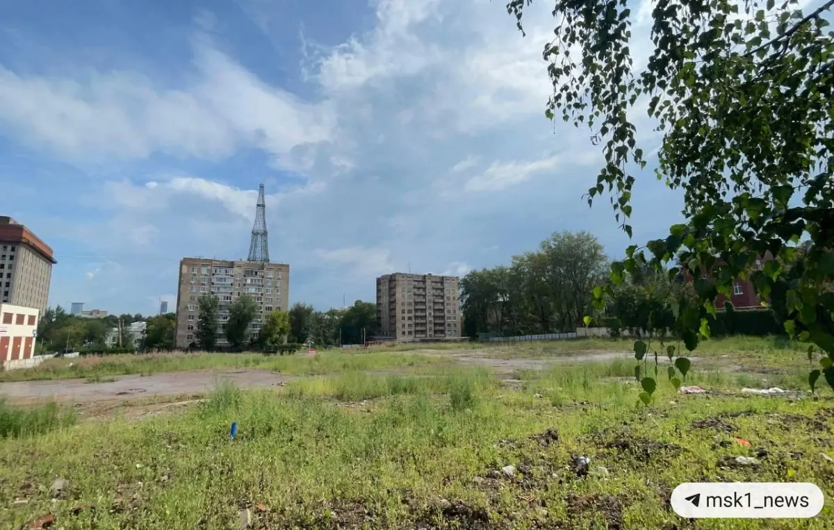 На месте завода резинотехнических изделий планируется возвести небоскрёб высотой 180 метров. Разработчики представили три концепции, вызвавшие бурные общественные дискуссии.