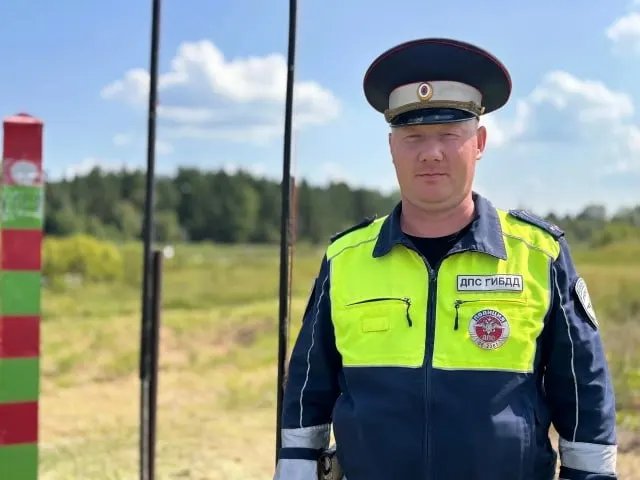 Герой-правоохранитель прыгнул в холодную воду и вынес девочку-подростка на берег, предотратив трагедию.