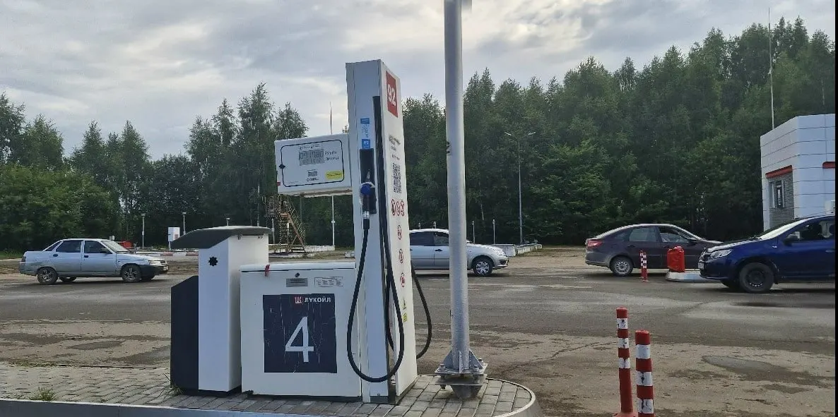 Ежедневное потребление бензина в регионе почти достигло нормального уровня — чуть более 1000 тонн в сутки, но логистика остаётся нестабильной из‑за угроз ракетной атаки. Развернули несетевые заправки для разгрузки основной сети и сформировали планы поставок на выходные.
