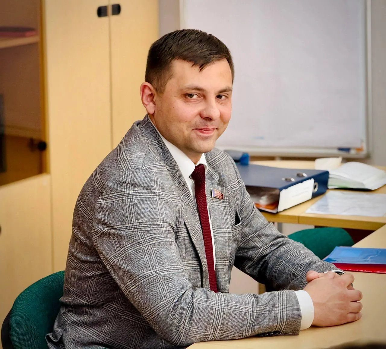 Комиссия определила, что агитационная публикация в соцсетях создала положительный образ кандидата и партии и повлияла на восприятие власти. По делу готовят протокол и материалы направят в прокуратуру.