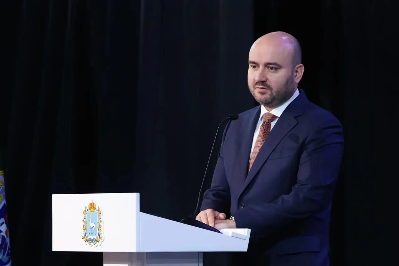 Губернатор поздравил следователей с профессиональным праздником, поблагодарил за возвращённые в бюджет 3,5 млрд рублей и пообещал с 2027 года ежегодно выделять по пять квартир сотрудникам, нуждающимся в жилье.