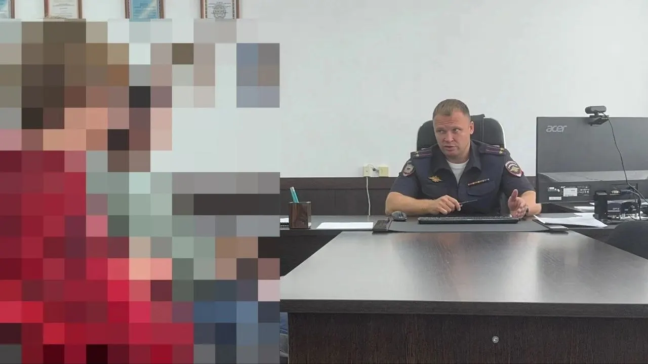 Двое несовершеннолетних передавали мошенникам реквизиты своих карт через мессенджеры и помогали отмывать средства, суммарно заработав около 9 тысяч рублей. Им грозит до трёх лет лишения свободы или крупный штраф.