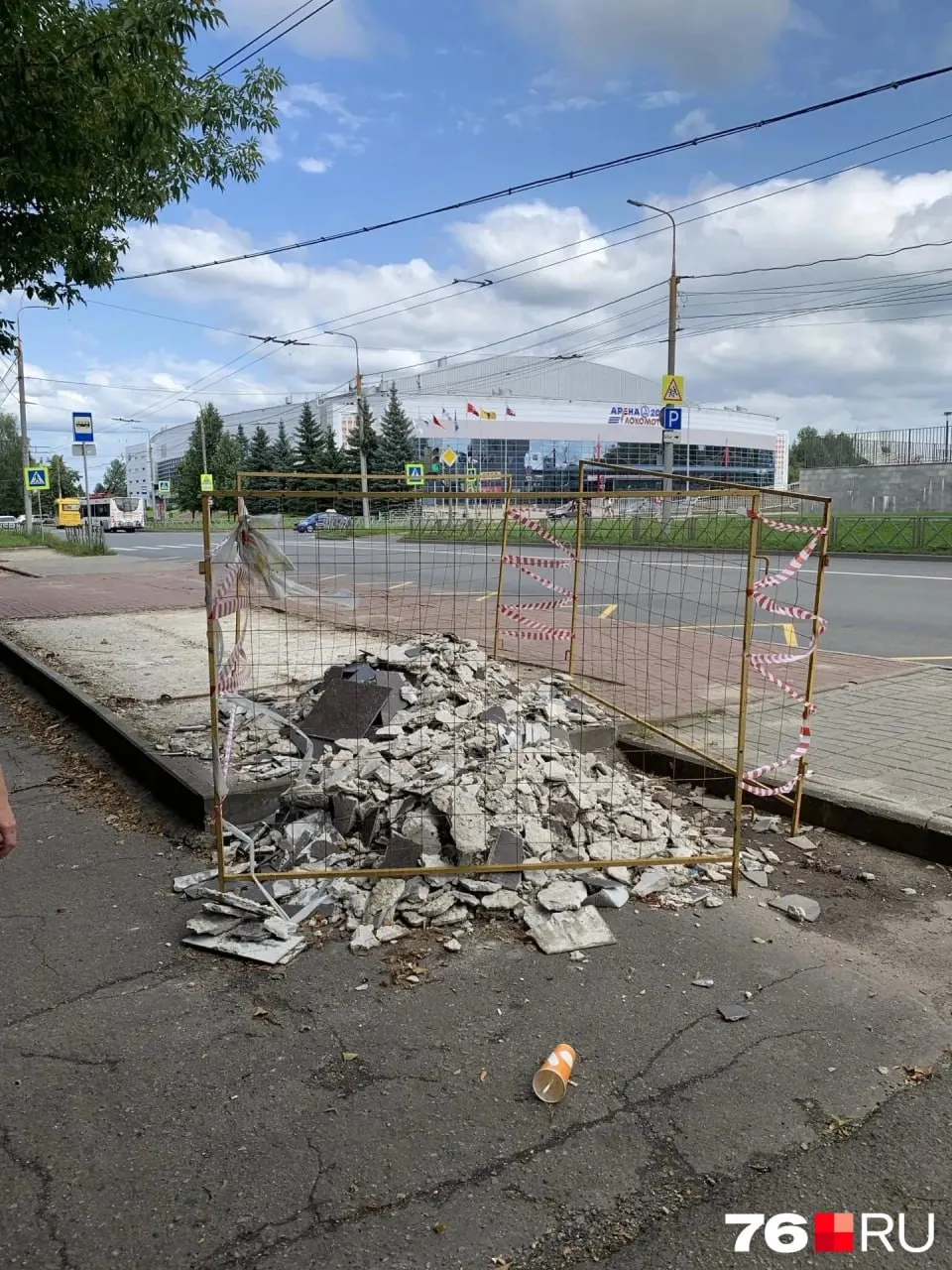 Остановка у больничного городка на Гагарина демонтирована весной 2026 года, и к августу её отсутствие продолжалось.