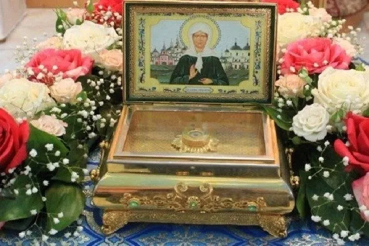 Мощи будут доступны для поклонения ежедневно с 8:00 до 19:00 в храме святых первоверховных апостолов Петра и Павла по адресу ул. Буянова, 135А, с 24 по 28 августа.