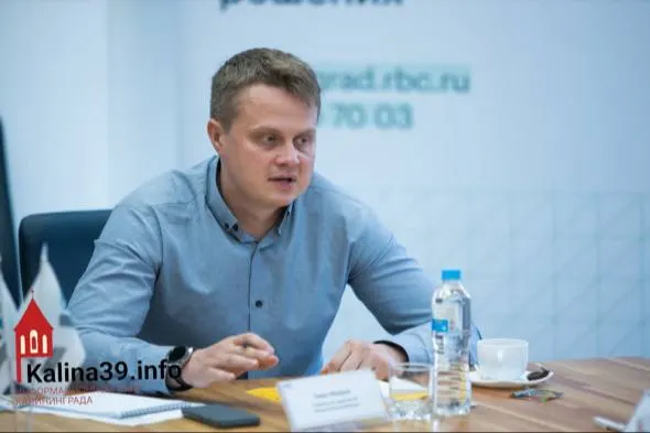 По декларации за год источник дохода — عشر компаний и дивиденды, а на счетах — сотни миллионов рублей.
