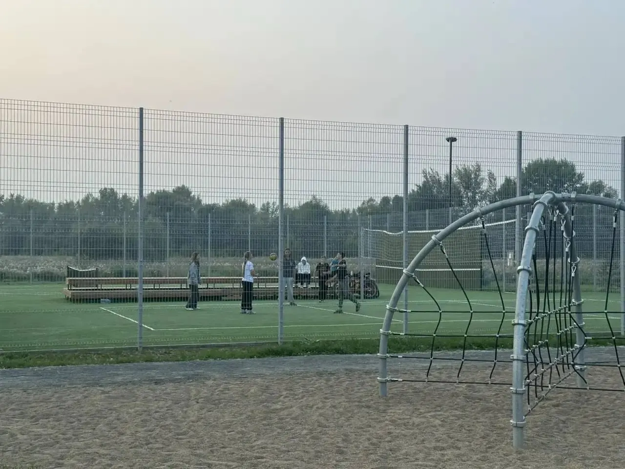 После прокурорской проверки в Ачинске отменили плату за посещение благоустроенного общественного пространства на набережной; в 2025 году там обустроили парк, а в 2026-м ввели временную плату, которая впоследствии была отменена.