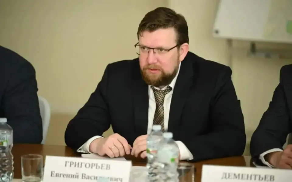 Генеральный директор научно-производственного центра испытаний беспилотных авиационных технологий «ТулаДрон» задержан и арестован по подозрению в мошенничестве в особо крупном размере. В деле упоминается вложение более 1 млрд рублей, около 700 млн из которых — федеральные средства.