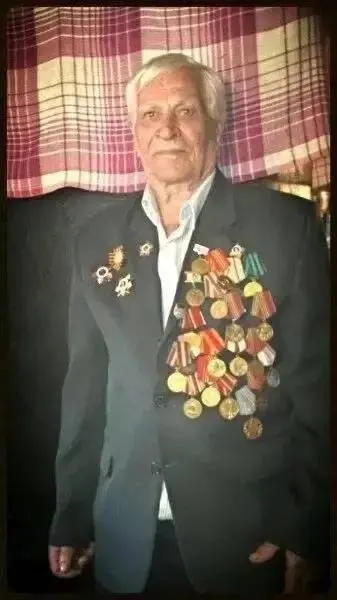 105-летний житель Самары — участник Великой Отечественной войны — отметил свой юбилей. Он прошёл Сталинградскую битву, Курскую дугу и боевые дороги на Дальнем Востоке, после чего основал семью в Куйбышеве.