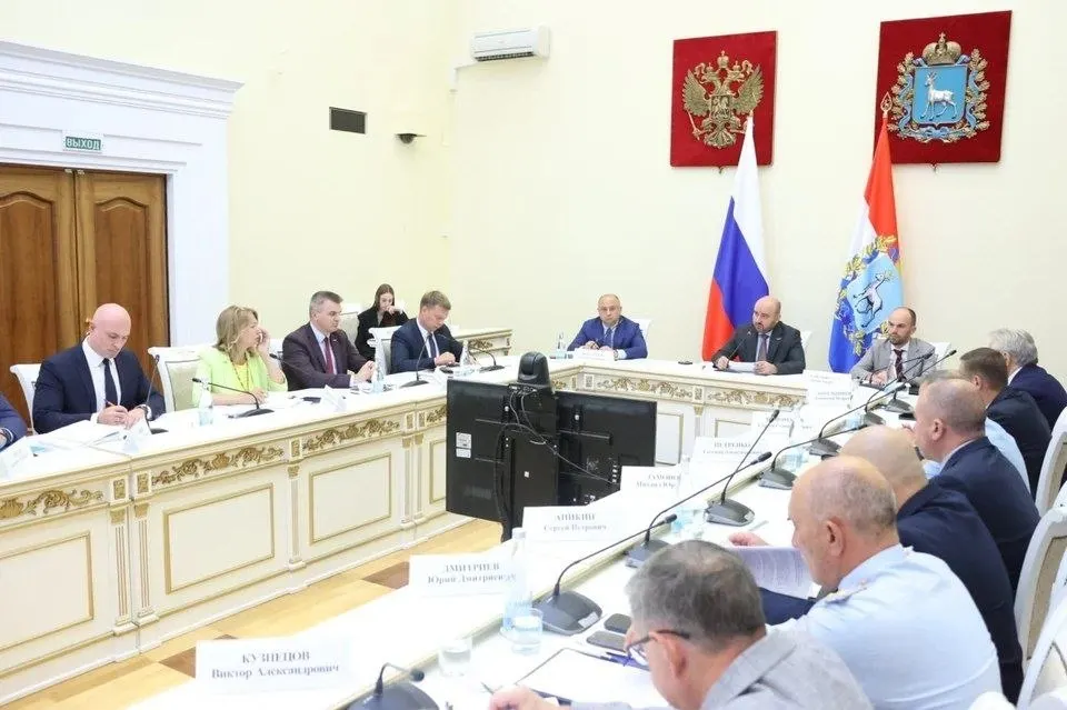 Глава региона подписал решение о включении руководителей министерств и глав городов в состав резервистов отряда, который противостоит беспилотным технологиям, с планом прохождения спецподготовки и возможным вовлечением в состав мобильных огневых групп.