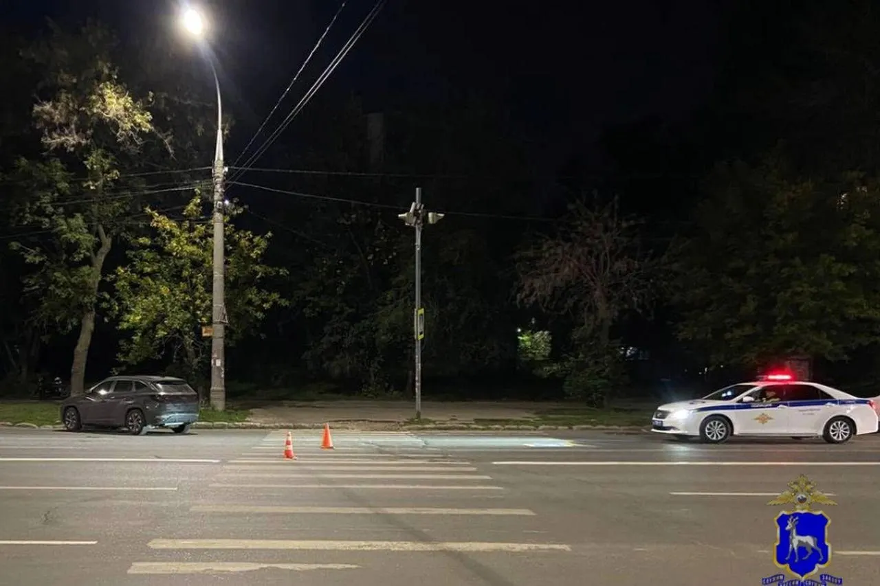39-летняя женщина погибла на нерегулируемом пешеходном переходе в Самарской области. За сутки в регионе зафиксировано восемь ДТП: двое погибли и девять пострадали.