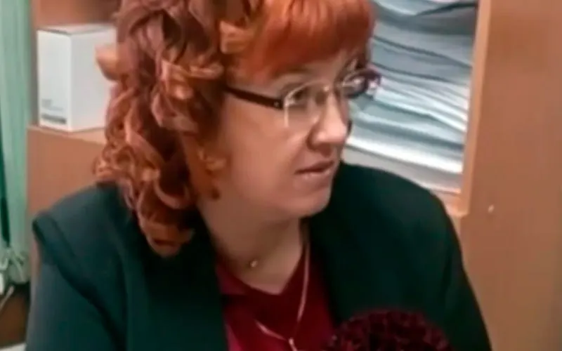 Начальник отдела правового и документационного обеспечения округа сохраняет должность после задержания по делу о краже неоплаченного товара и вынесения судебного решения о мелком хищении. Решение по кадровым мерам будет зависеть от дальнейших судебных действий.