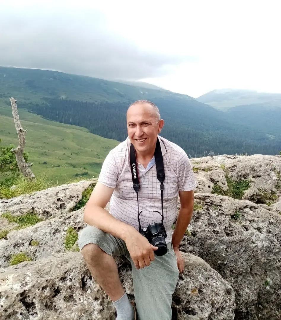 Ушёл на фронт ради защиты Родины; простились сегодня. Ему было 57 лет.