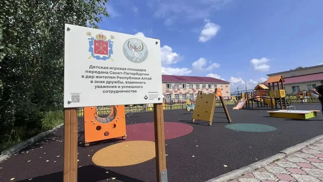 Новая игровая зона в детском саду в Чое создана для безопасного и яркого досуга детей, реализована с участием местных властей.