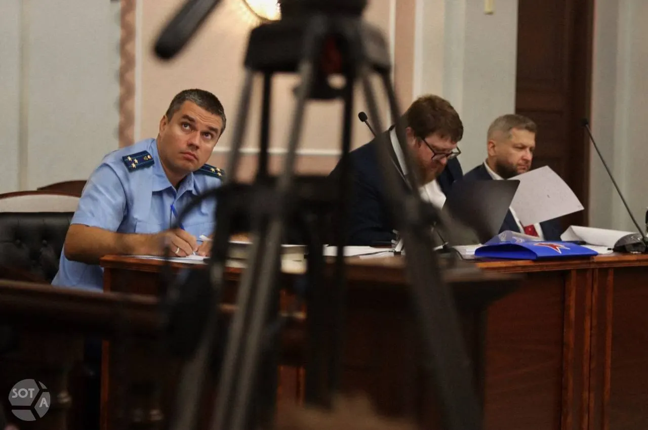 Прокурор заявил о наличии оснований удовлетворить иск, указав на нарушения в использовании интеллектуальной собственности и данных финансового мониторинга; вопрос о противодействии экстремизму не получил поддержки.