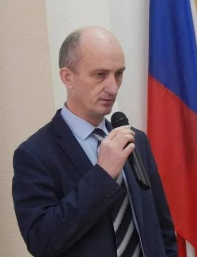 Суд признал бывшего главу района виновным в приёмке недоделанных работ на водоводе Ксеньевки — ему назначили 3,6 года условно, испытательный срок 3 года и запрет на руководство сроком 1,5 года.