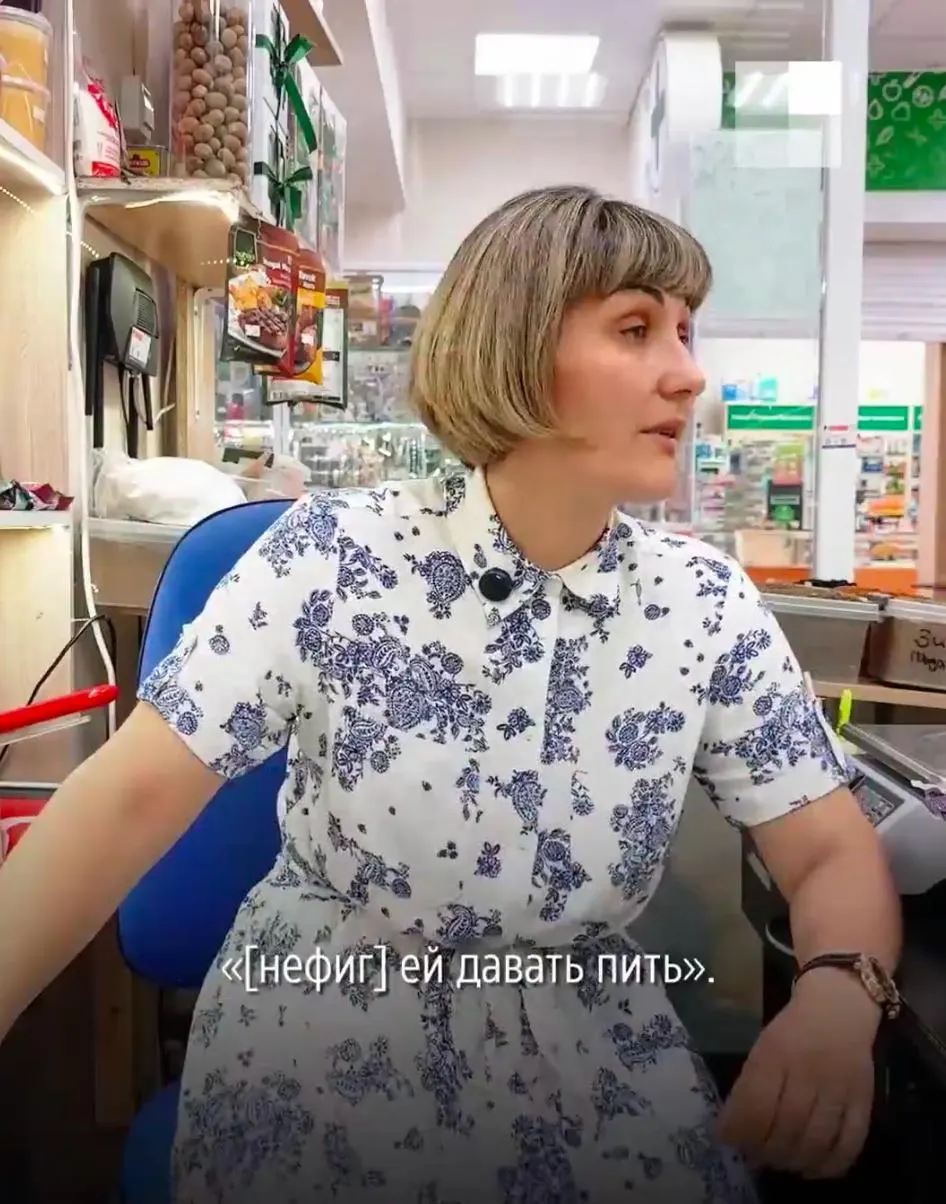 Жительница Тюмени обвиняется в применении насилия к сотруднику полиции; по её словам, после инцидента она потеряла ребенка, расследование продолжается.