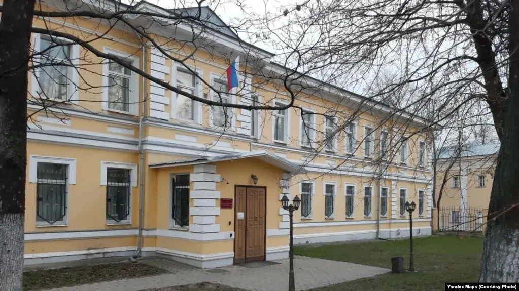 44-летний водитель из Мурома признан виновным в госизмене и участии в террористической организации «Артподготовка»; общий срок — 16 лет колонии.