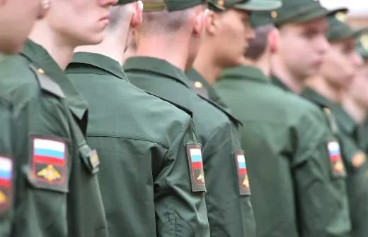 Правительство обсуждает расширение полномочий спасательных формирований МЧС: разрешение на применение физической силы и огнестрельного оружия для защиты жизни и пресечения угроз в зоне проведения СВО, включая защиту от беспилотников.