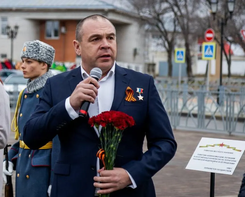 Бывший мэр города Невинномысска стал советником временно исполняющего обязанности губернатора Белгородской области; обсуждается возможная должность председателя правительства региона или мэра Белгорода.