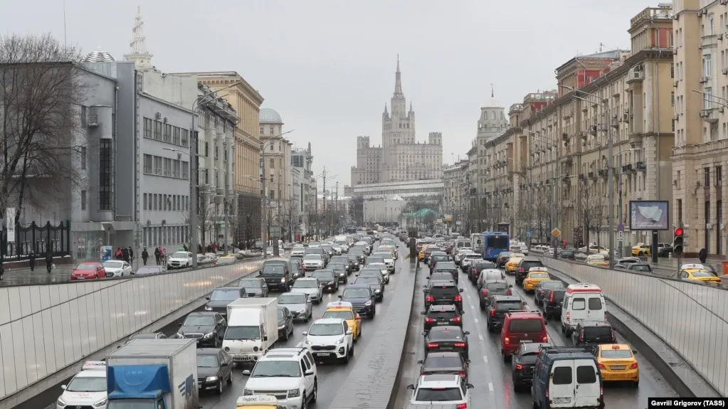 Вечером в районе Кудринской площади произошёл взрыв в ресторане на первом этаже высотного здания. Сообщают о погибших и ряде раненых, обстоятельства происшествия устанавливаются.