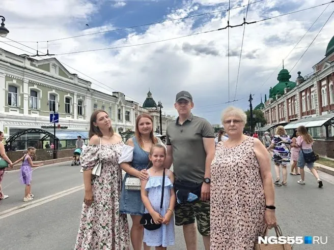 Опрос на улицах Омска: жители рассказали, что понравилось на праздничных площадках, как провели день и какие впечатления у гостей города.