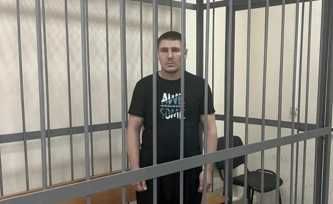 Орджоникидзевский районный суд Екатеринбурга поместил под стражу Александра Курса по обвинению в самоуправстве с применением оружия; одному из пострадавших — 11 лет.