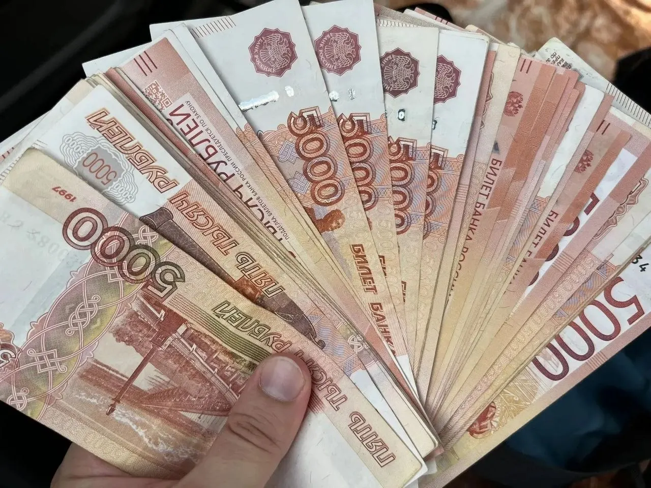 В Алтайском крае расследуется уголовное дело против трех несовершеннолетних за мошенничество на крупную сумму.
