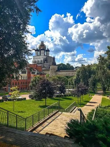 Коротко о главном: вырубка леса под Псковом, снятие кандидатов в Калининграде, учения ФСБ и Росгвардии в Ленинградской области, приговор за пост о Крымском мосте и обещания миллионов.