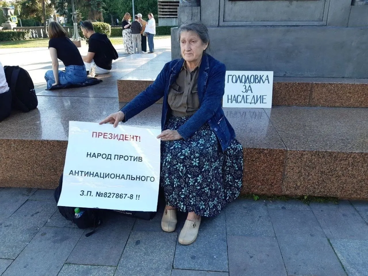 В Новосибирске запланирован митинг в поддержку градозащитницы и против передачи полномочий по исключению памятников из федерального реестра. Акция состоится 7 августа в сквере «Лучистый» и ориентировочно у метро Заельцовская.