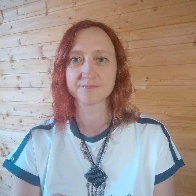 Солонешенский суд арестовал Ольгу Арчибасову по обвинению в призывах к терроризму за публикацию клипа на революционный гимн; дела возбуждены и против других сторонников движения.