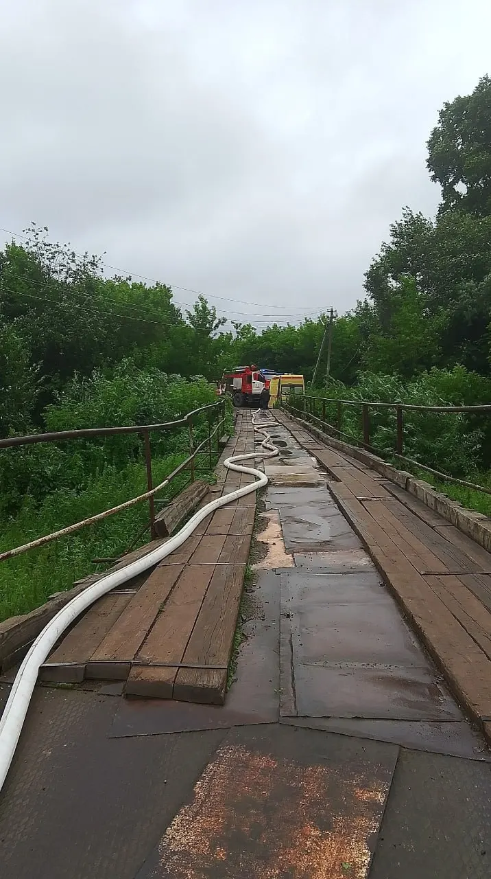 Жители деревни Сергеево требуют решения проблемы моста через реку Малая Сарапулка и улучшения инфраструктуры в деревне, чтобы обеспечить безопасный доступ и возможность развития.