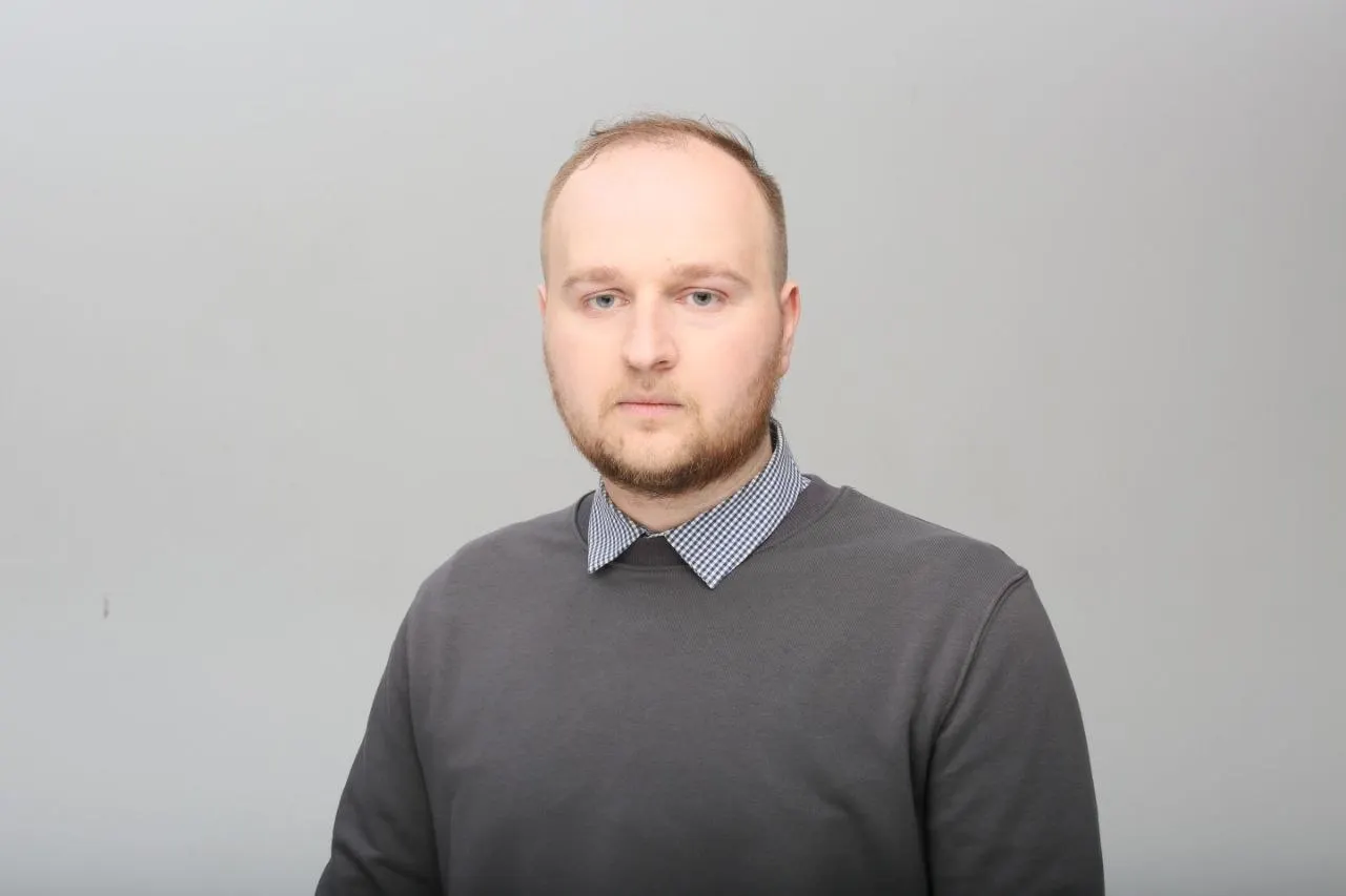Тульский областной суд отменил регистрацию Антона Парамонова на выборах в Госдуму по причине наличия у него иностранных бумаг; аналогичное решение принято и по другому кандидату в Татарстане.