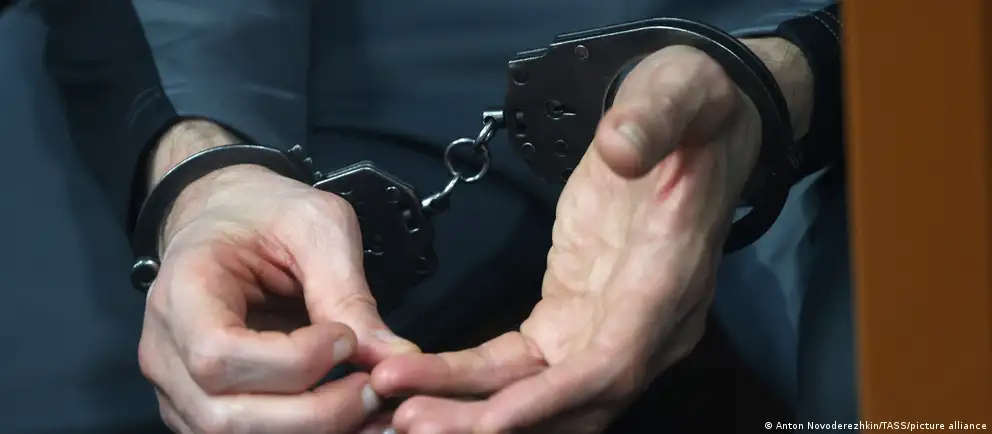 В Санкт-Петербурге задержан гражданин Германии по обвинению в переводе 900 рублей на счет ФБК в 2021 году; ему оказывается консульская помощь, мужчина признал вину.