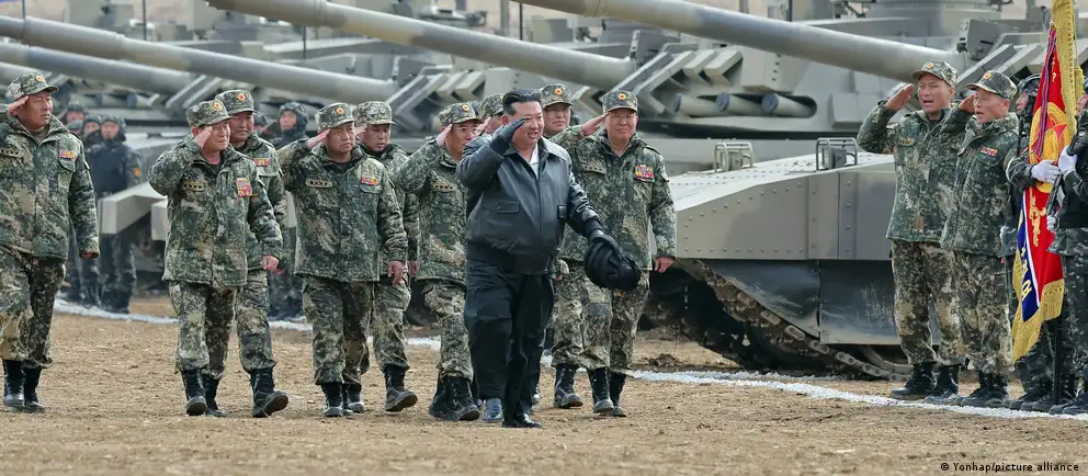 Сообщается о вероятном развёртывании северокорейской ракетной части у западных рубежей России для ударов по Украине; часть, как ожидается, будет оснащена около 120 ракет и шестью пусковыми установками.
