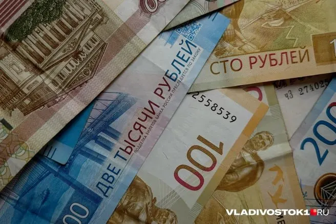 Региональная выплата увеличена до 3 млн рублей; вместе с федеральной поддержкой общая сумма достигает 3,4 млн. Новые правила коснутся граждан, заключивших контракт, включая студентов, направленных в войска беспилотных систем.