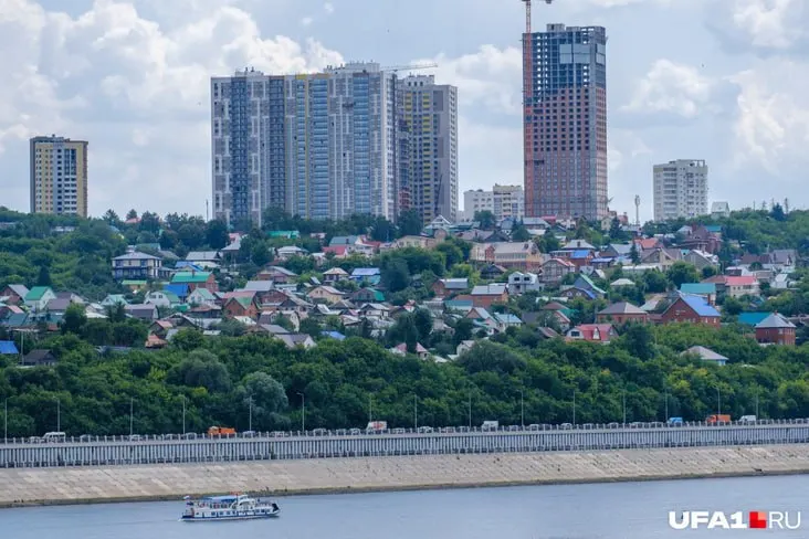 В Уфе продолжают обновлять Генеральный план города. В новый бюджет заложено финансирование в 14,2 млн рублей; ранее правки сопровождались уголовным делом и нарушениями процедур слушаний; окончательное утверждение плана состоялось в 2022 году.
